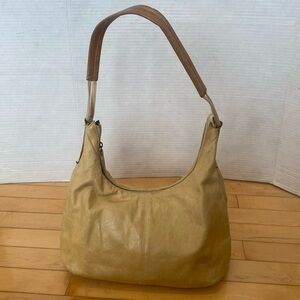 LA DIVA, Faux-leather Tan 1970’s Style Medium size shoulder bag.